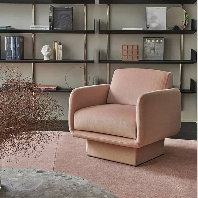 كرسي بتصميم حديث - SAGE