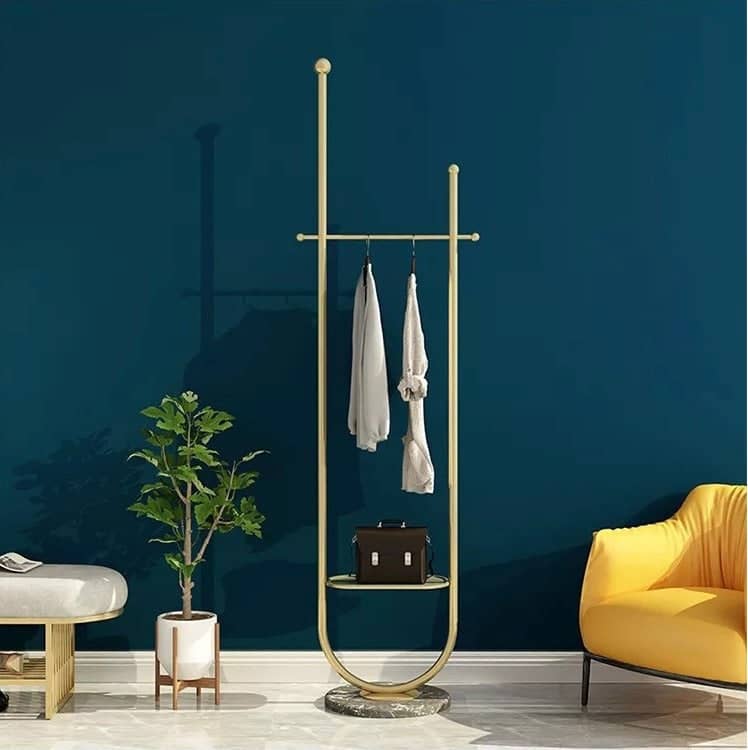 علاقة ملابس أنيقة - MORE