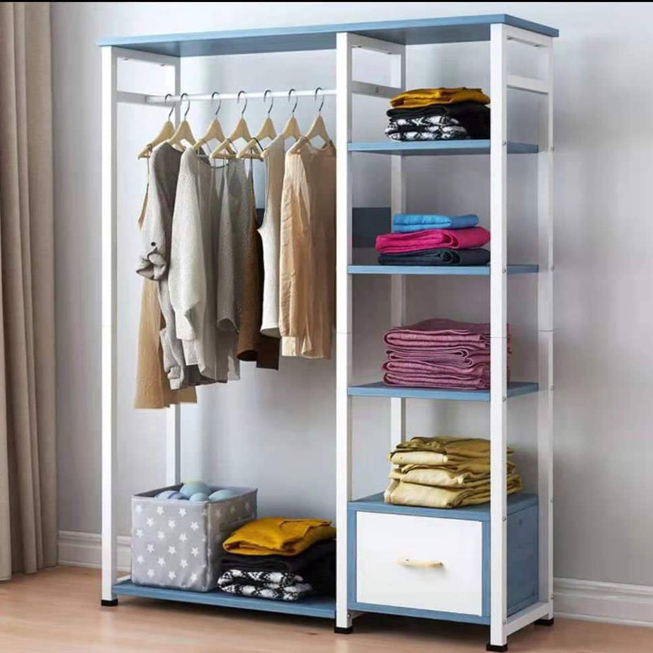 علاقة ملابس بأرفف - MORE