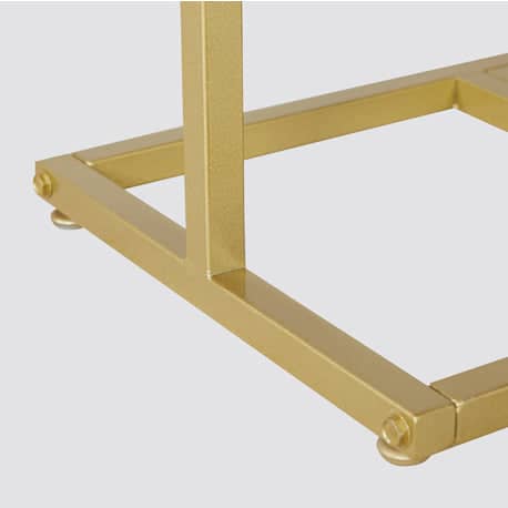 علاقة ملابس مودرن - MORE
