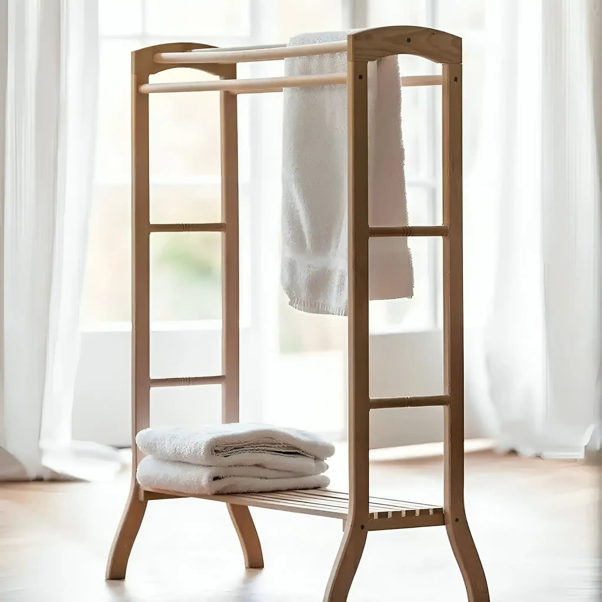 علاقة خشبية مزودة برف - Baytuk