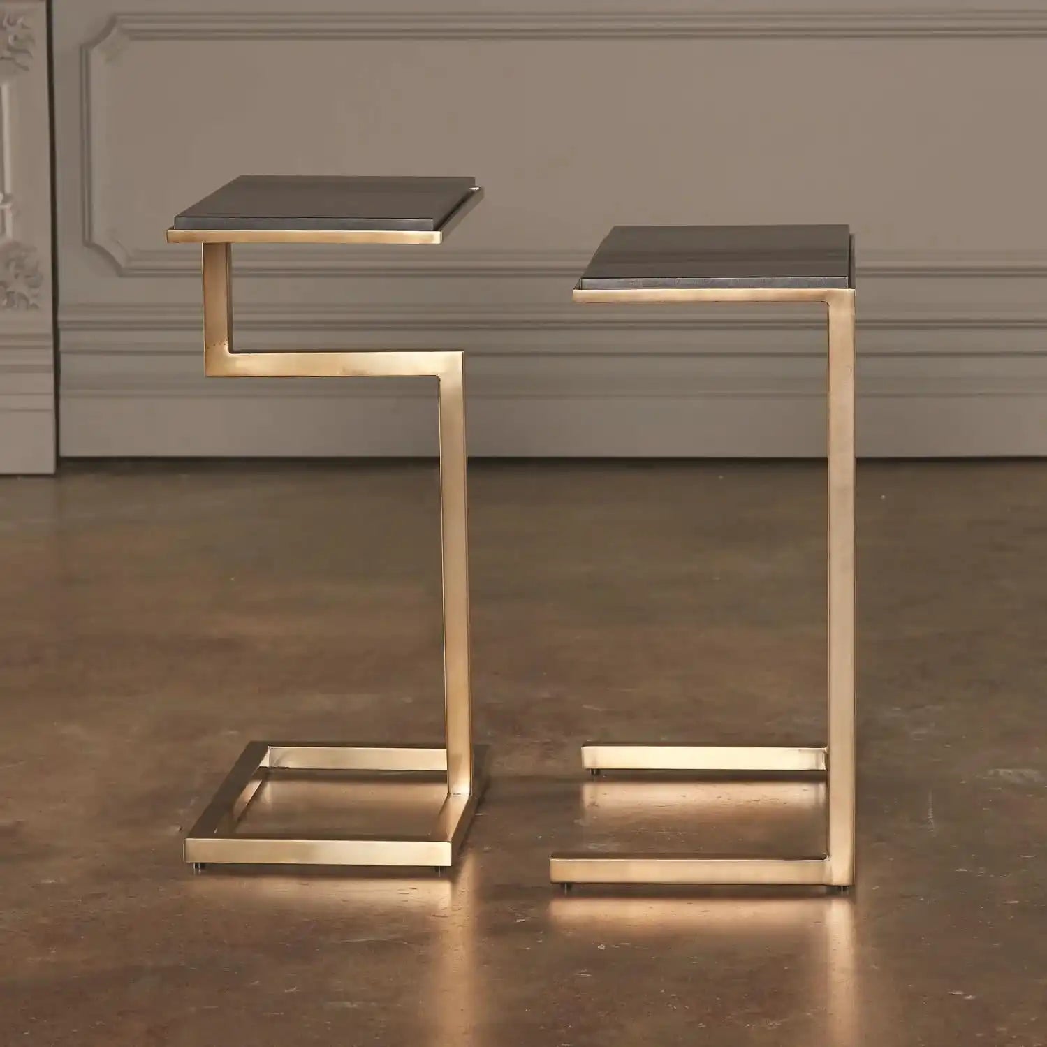 طاولة جانبية بتصميم كلاسيكي - Baytuk