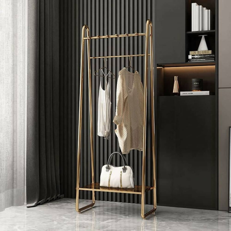 علاقة ملابس شيك - MORE