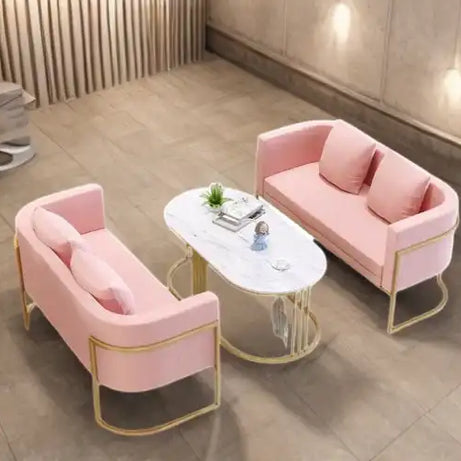 كنب أنيق مع طاولة قهوة فاخرة - Baytuk