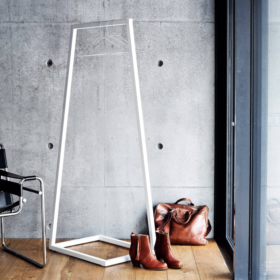 علاقة ملابس أبيض - MORE