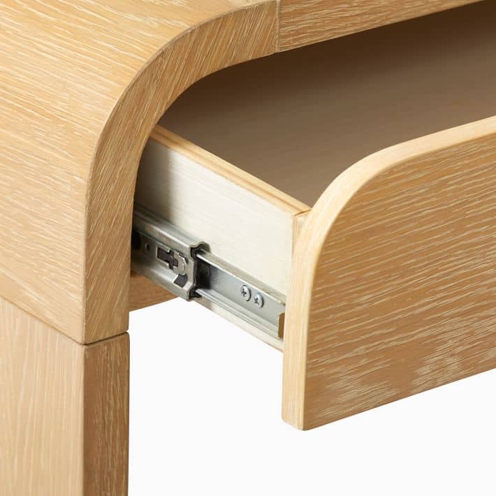 مكتب بتصميم بسيط - MAHDY