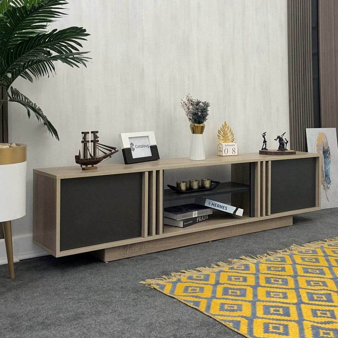 طاولة تلفاز بتصميم عصري