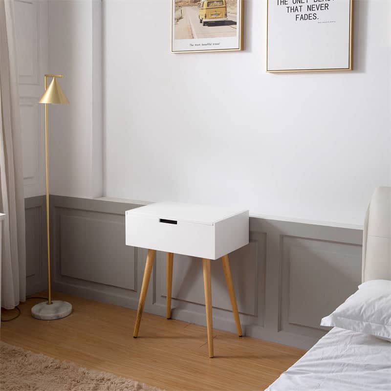 تسريحة بسيطة مزودة بمراة