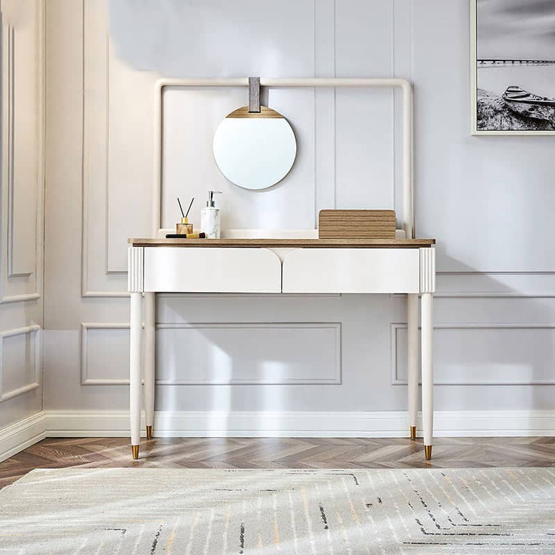 تسريحة بسيطة مزودة بمرأة