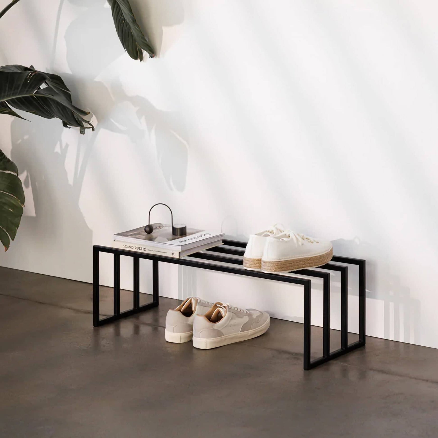 خزانة احذية بتصميم بسيط معدني