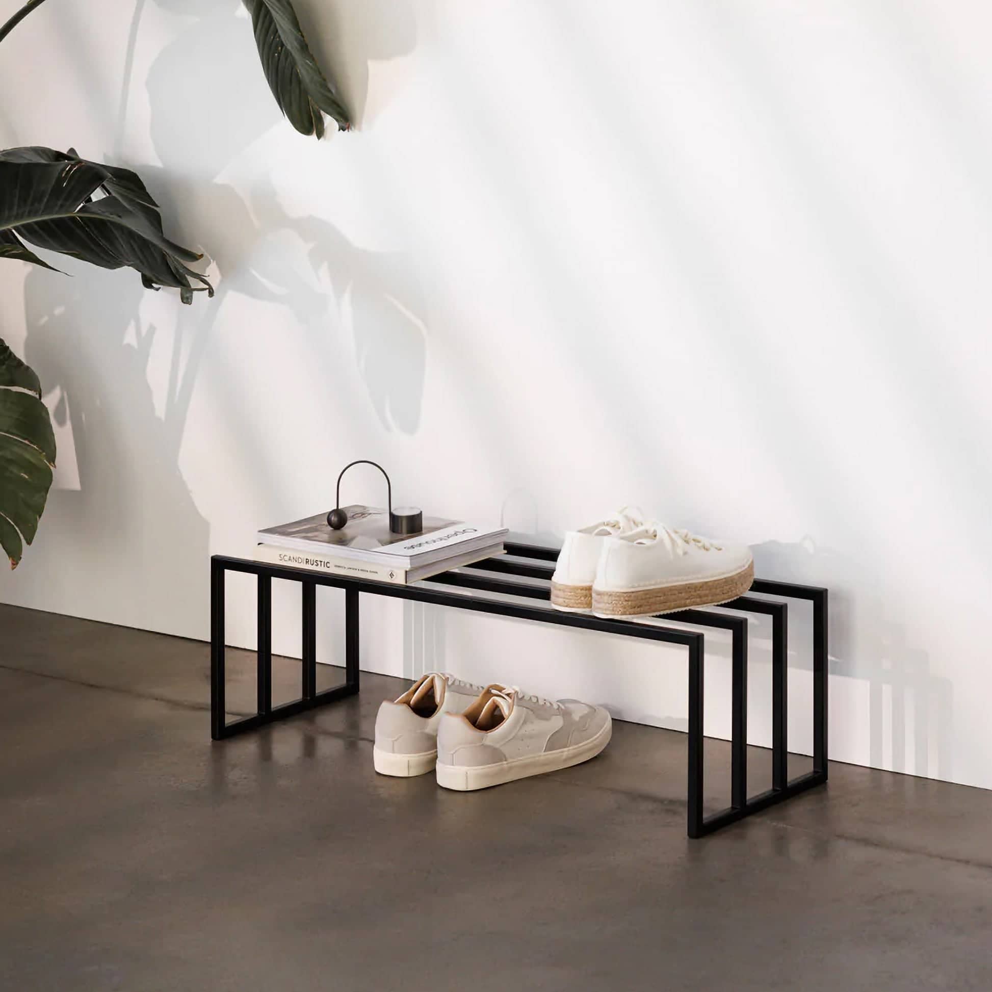 خزانة احذية بتصميم بسيط معدني