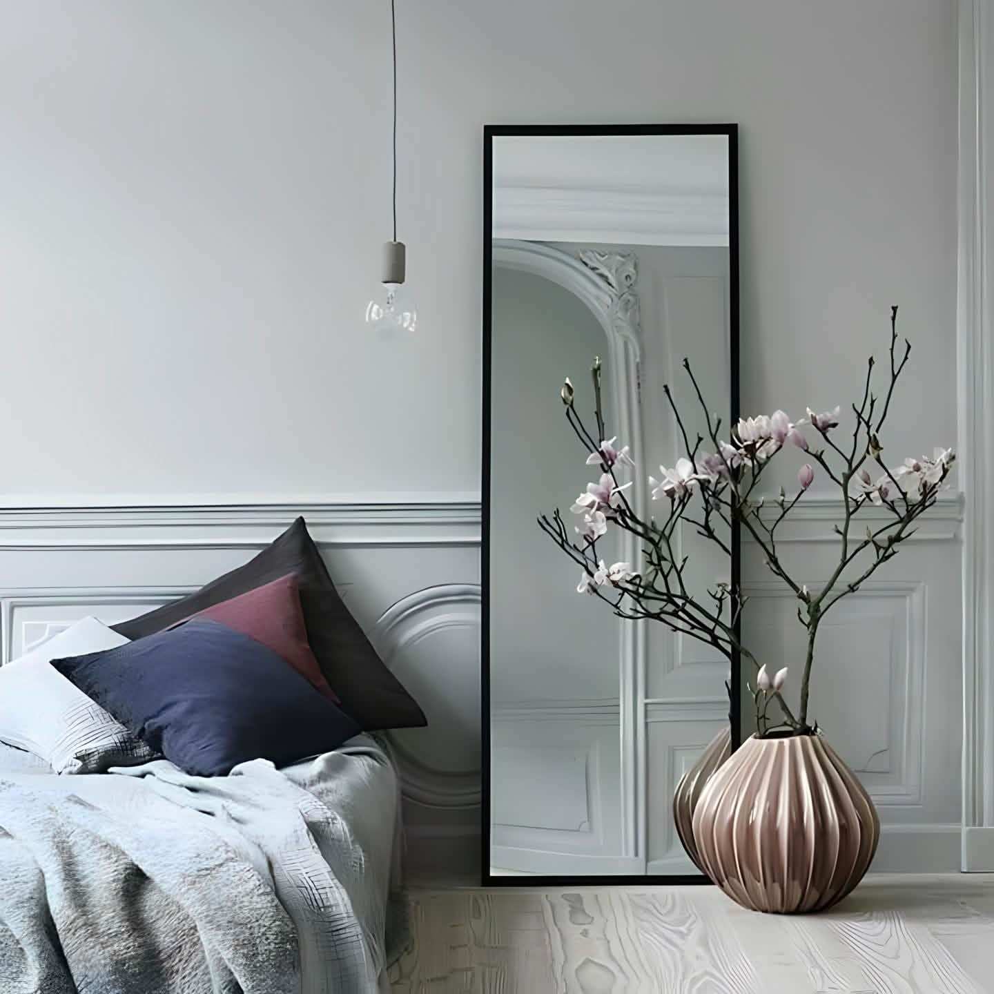 مرآة بإطار أسود أنيقة - Baytuk