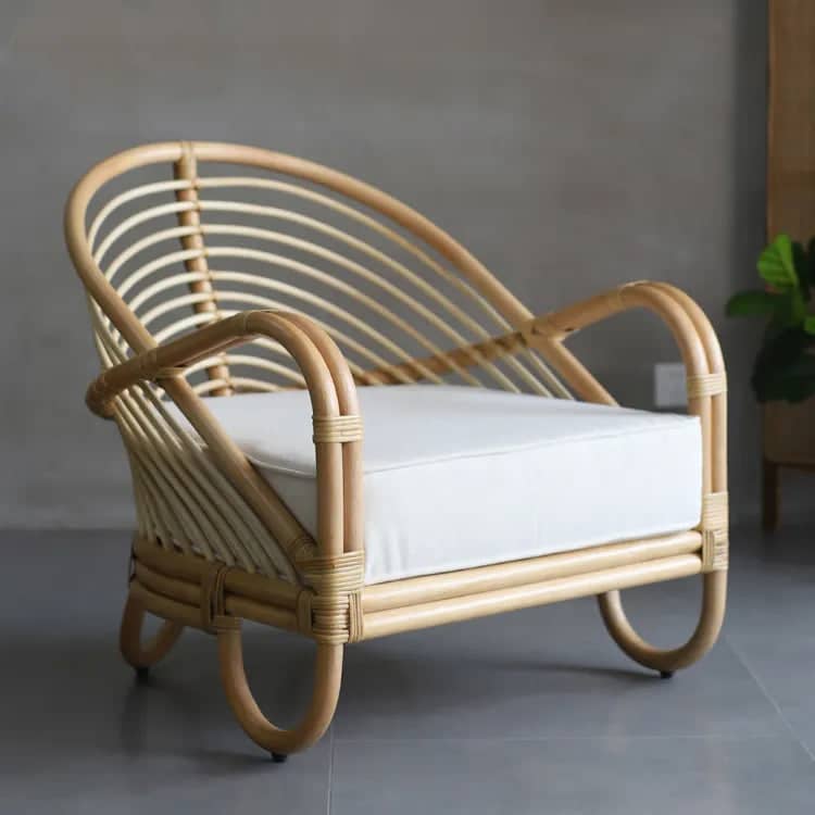 كرسي بتصميم أنيق - BAYTK