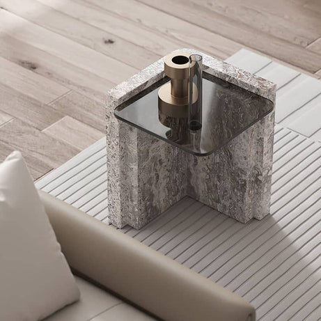  طاولة بسطح زجاجي بشكل جذاب