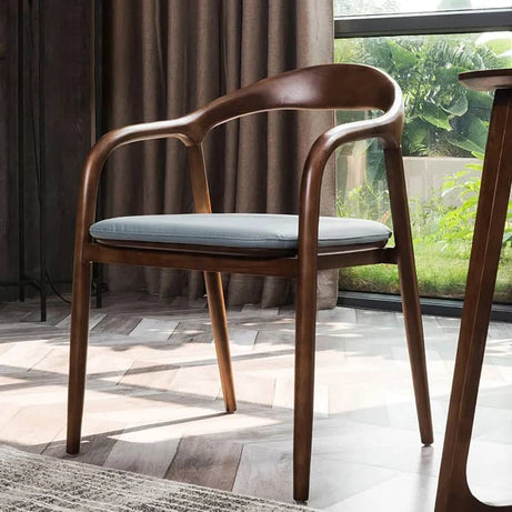 كرسي بتصميم أنيق - BAYTK