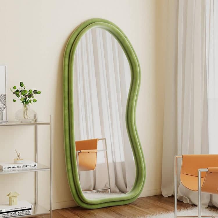 مرأه بتصميم شيك - PURE