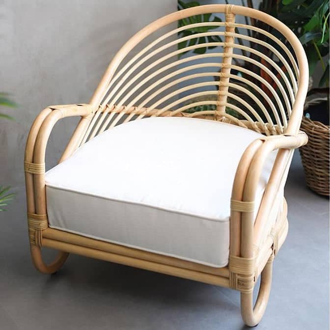 كرسي بتصميم أنيق - BAYTK