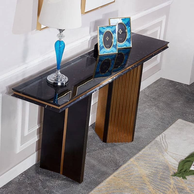 كونسول بأرجل ذهبية