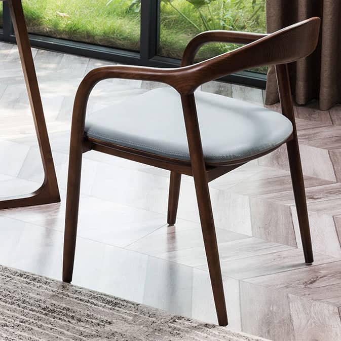 كرسي بتصميم أنيق - BAYTK