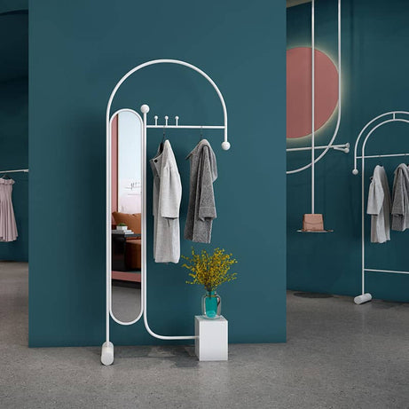 علاقة ملابس مميزة - MORE