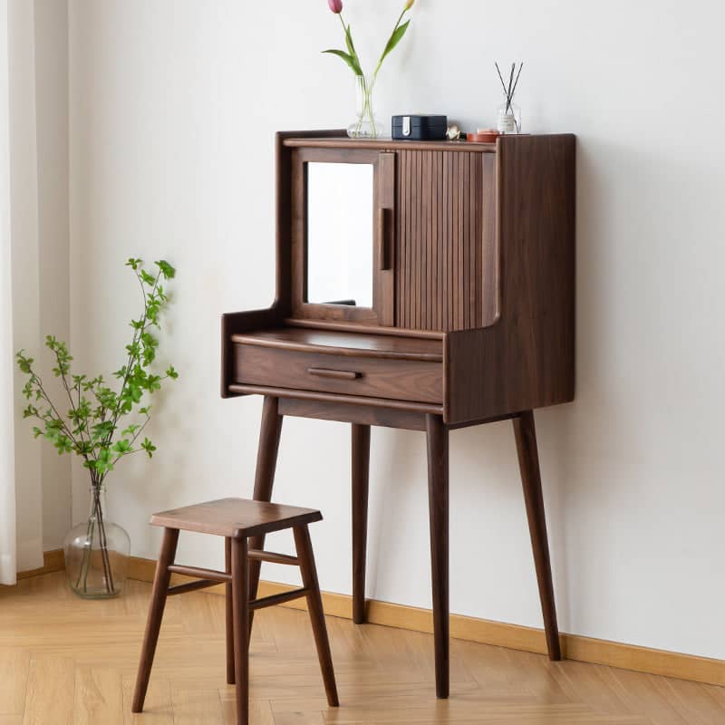 تسريحة بلون خشبي غامق