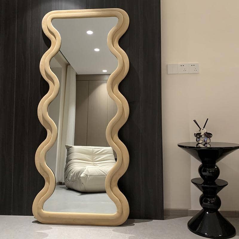 مرأه بتصميم حديث - PURE