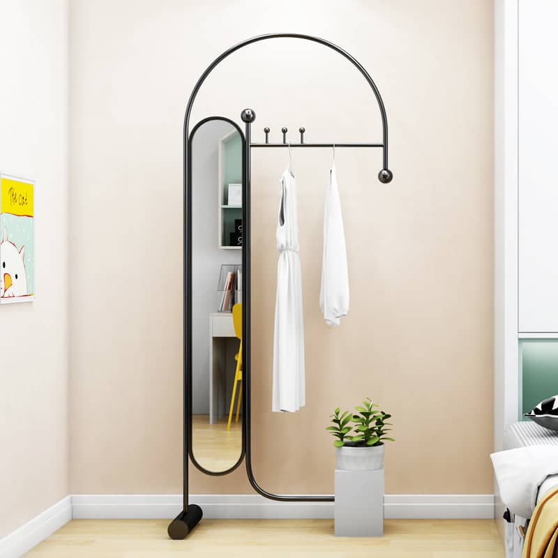 علاقة ملابس مميزة - MORE