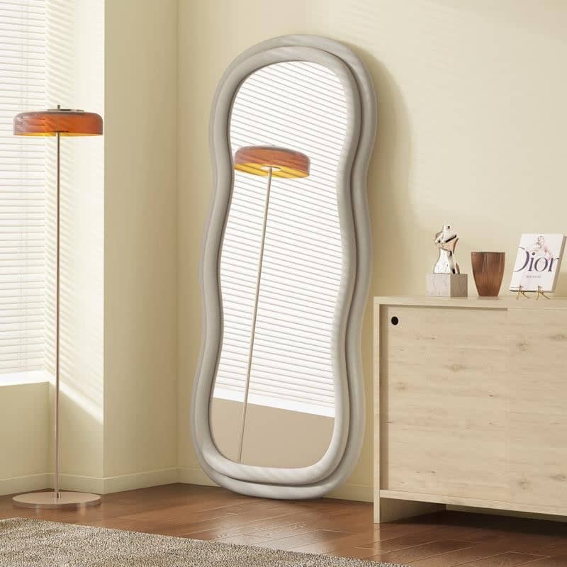 مرأه بتصميم مودرن - PURE