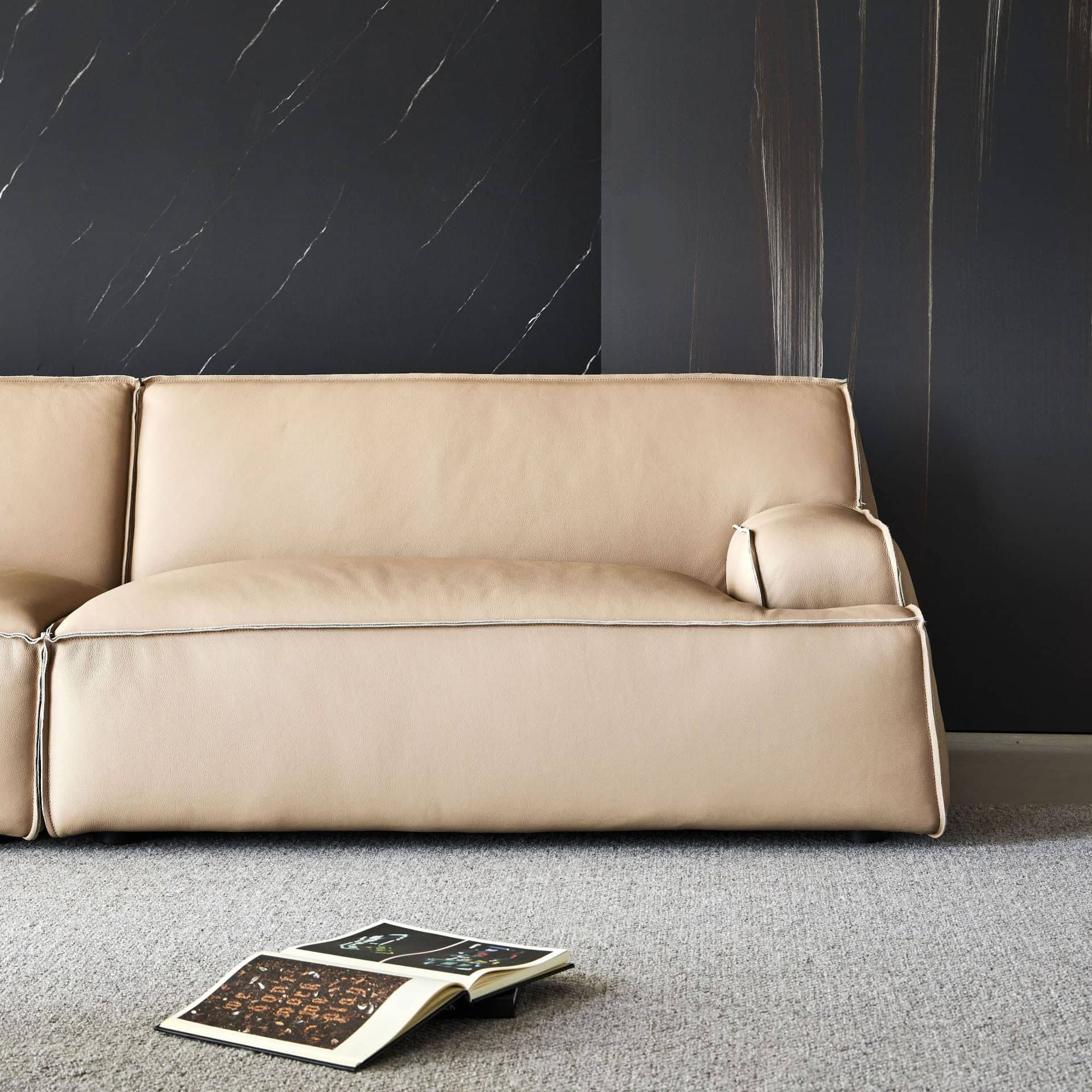 كنبة بتصميم فاخر - VELA