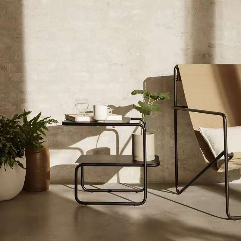 طاولة جانبية بطبقتين