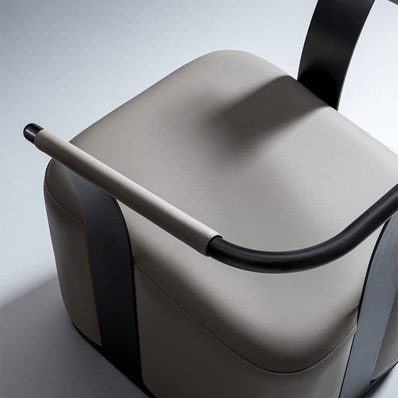 كرسي بتصميم فاخر - COMFORT