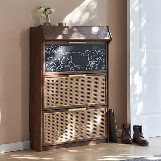 خزينة أحذية عتيقة