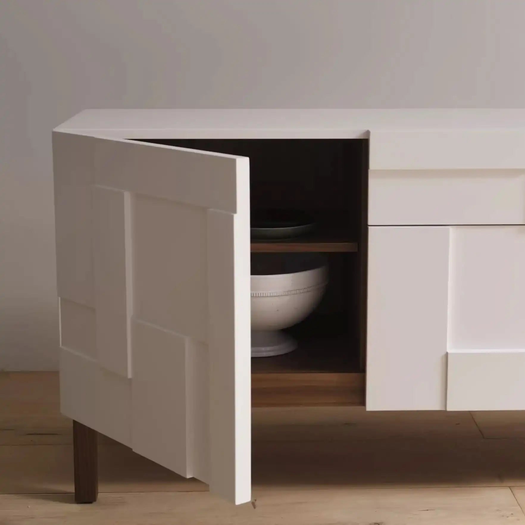 طاولة تلفاز خشبية أبيض في بني - Baytuk