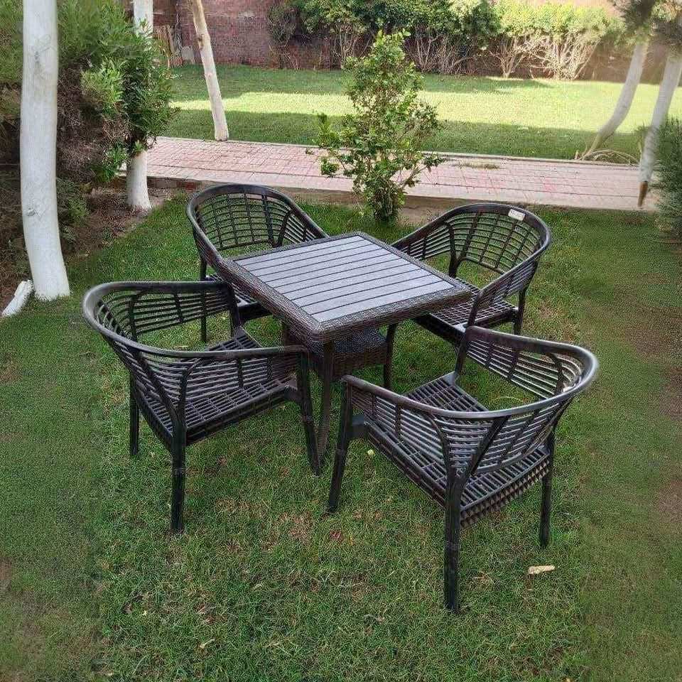 طقم خارجي كريستال أربع كراسي و طاولة متعدد الالوان - Baytuk