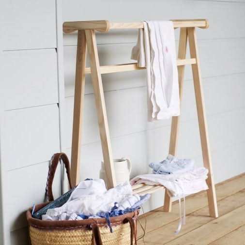 علاقة خشبية مزودة برف - Baytuk