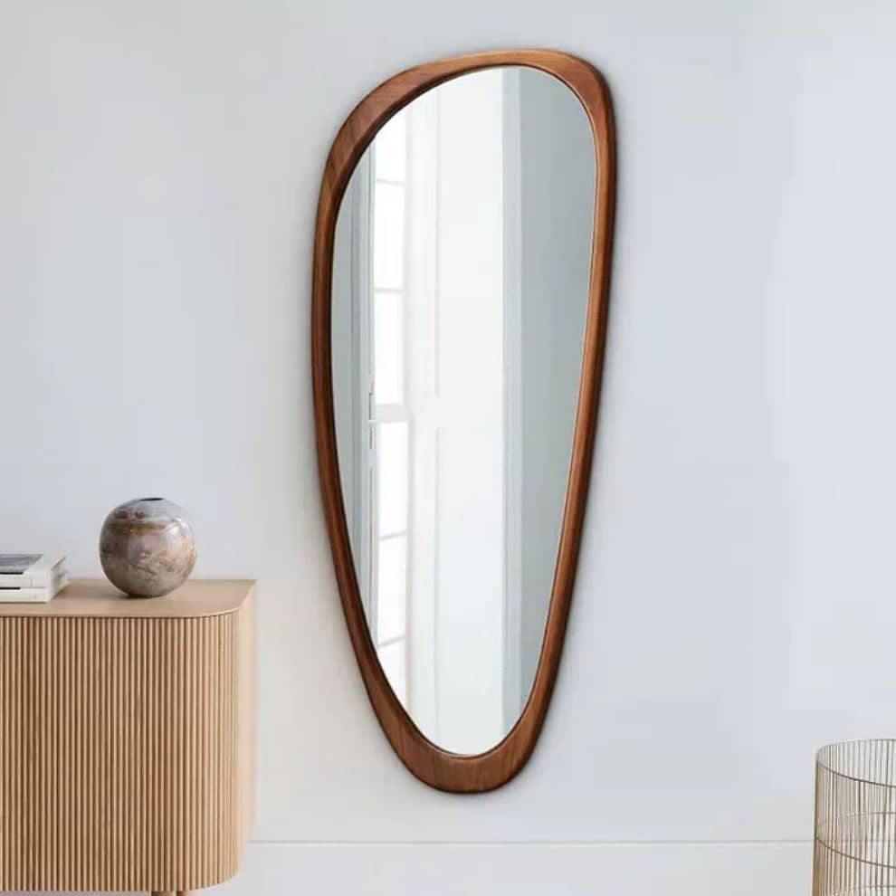 مرأه بتصميم فاخر - PURE