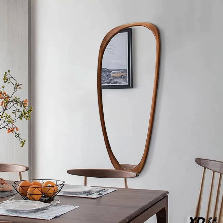 مرأه بتصميم فاخر - PURE