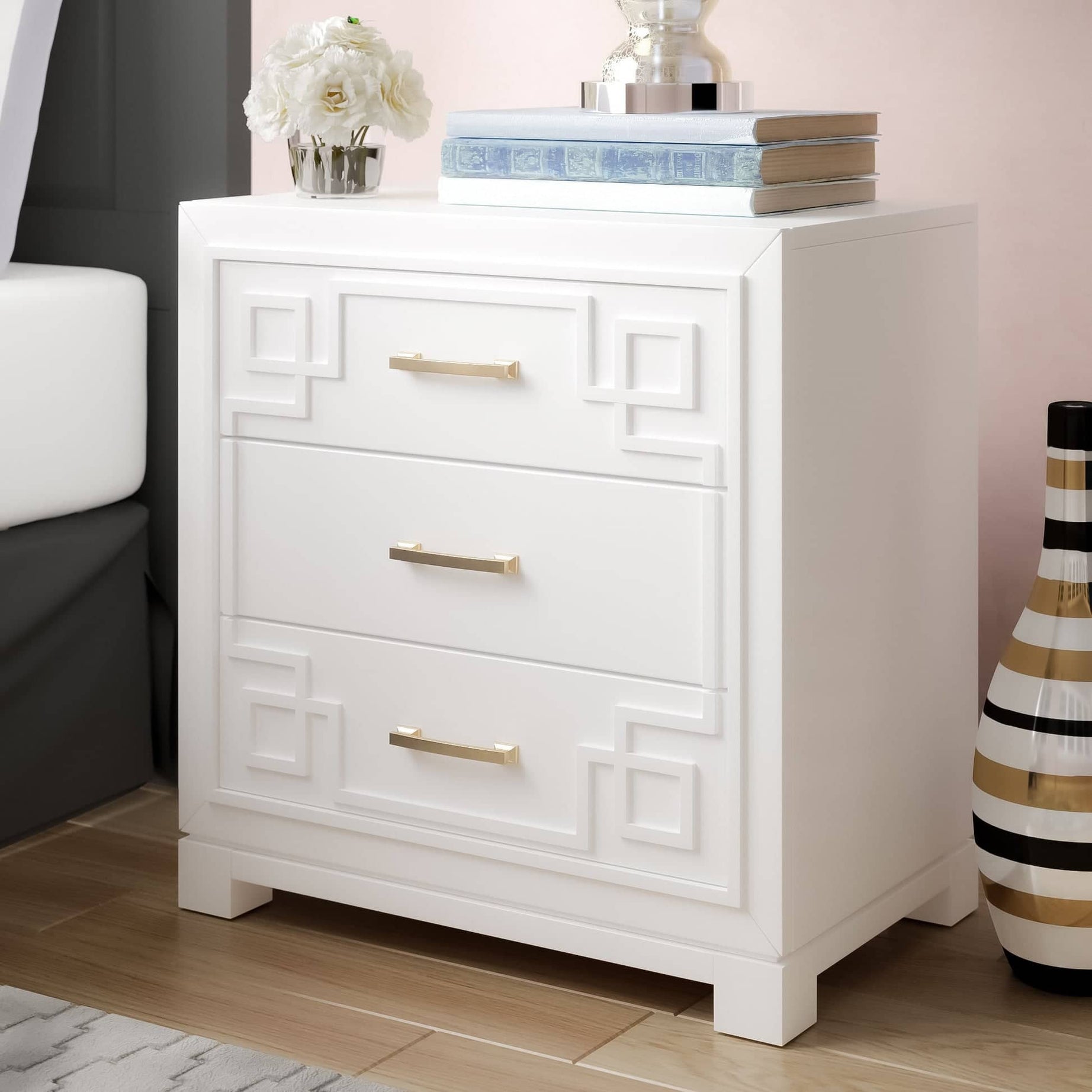 كومودينه بتصميم عصري - GOLDEN