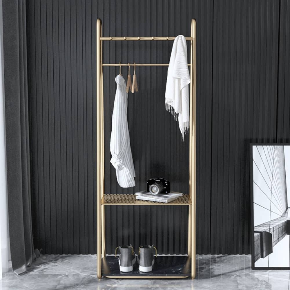 علاقة ملابس شيك - MORE