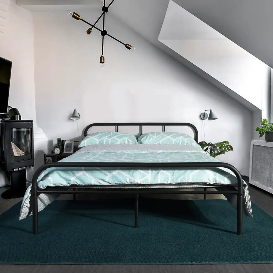 سرير معدني بتصميم بسيط - Baytuk