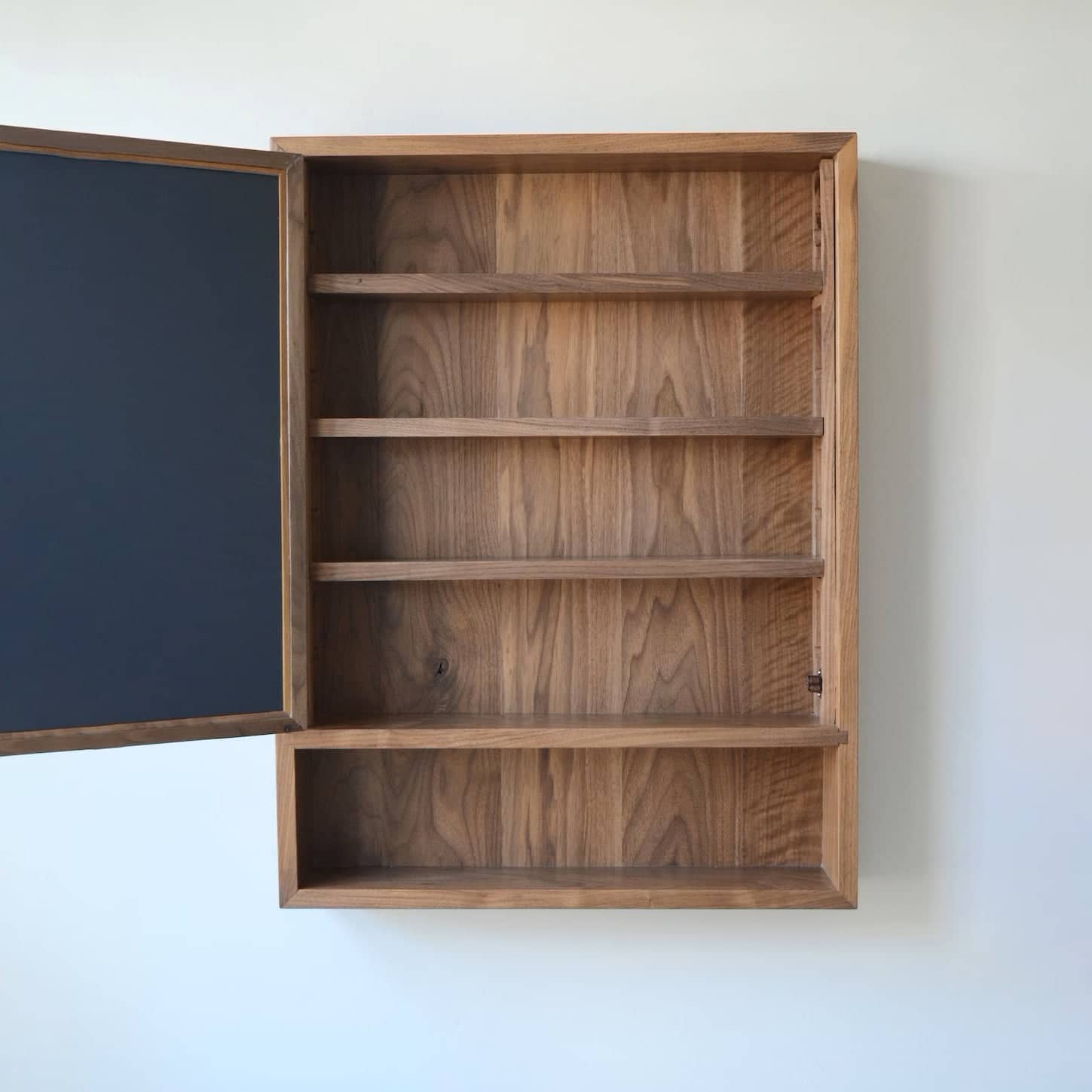 مرأه بتصميم مبتكر - TULIP