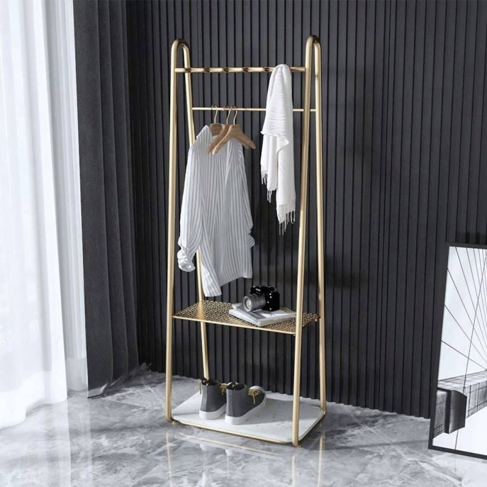 علاقة ملابس شيك - MORE