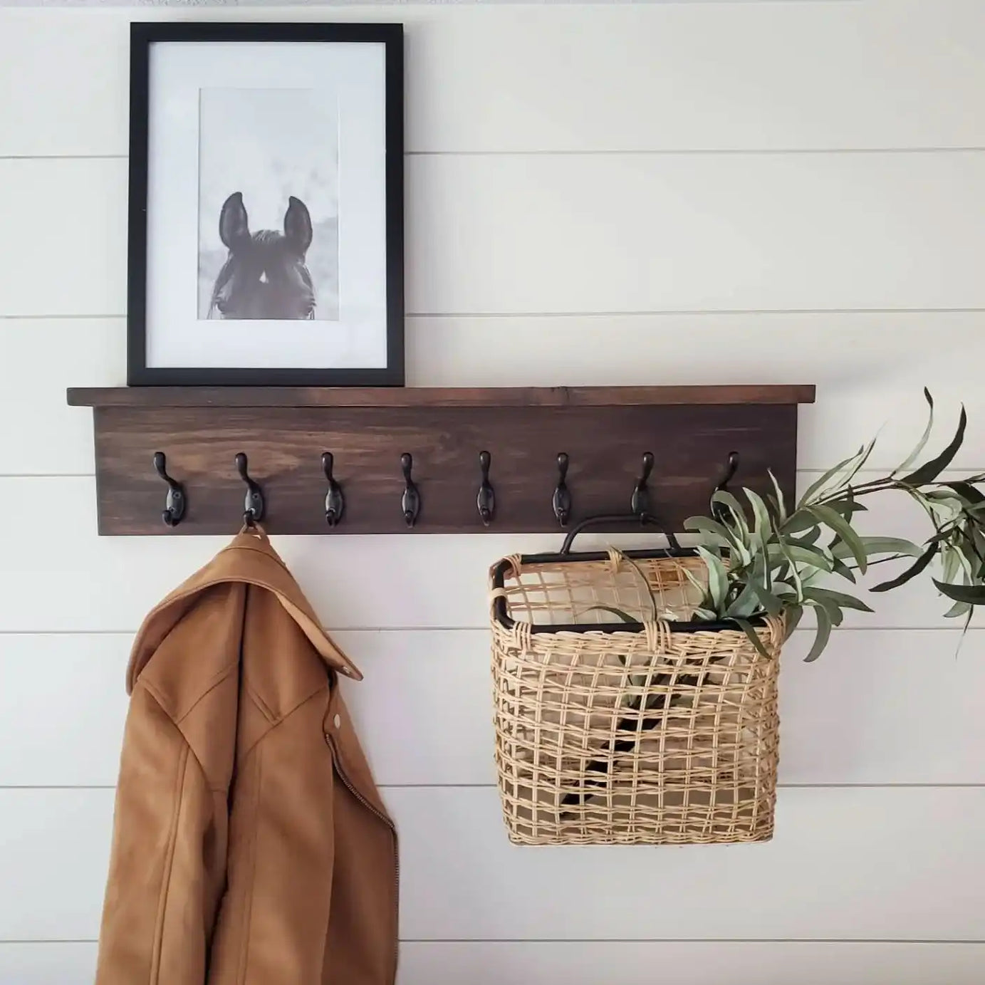 رف تعليق خشبي مزود بعلاقات - Baytuk