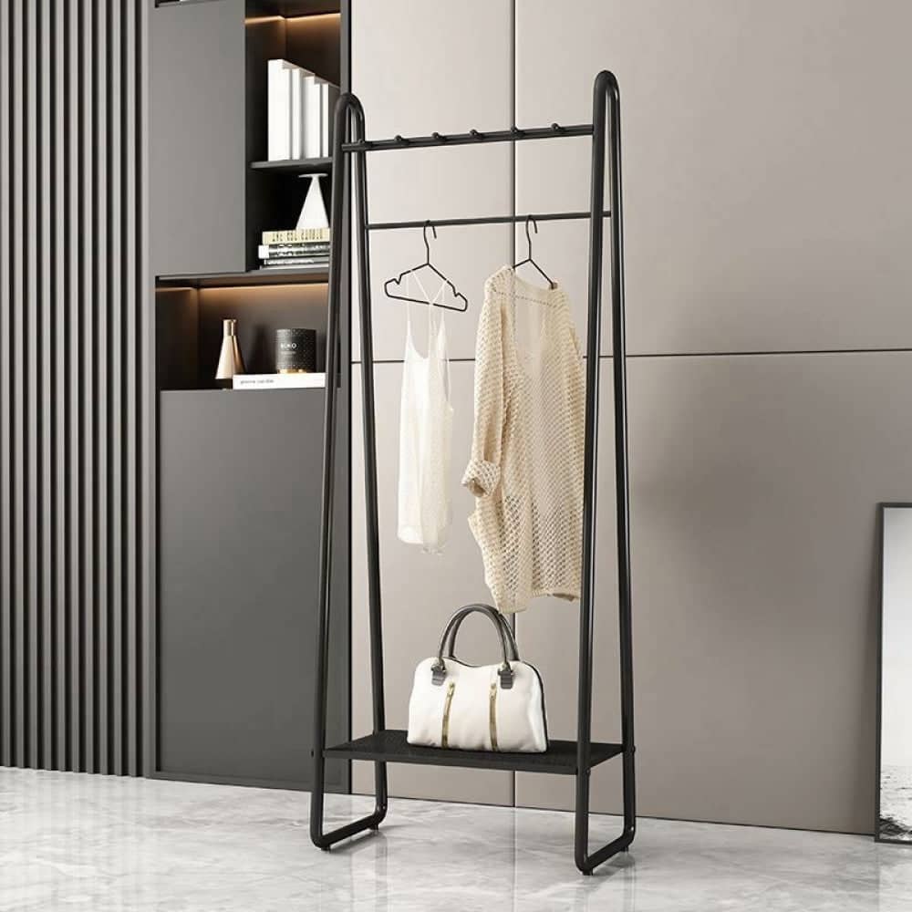 علاقة ملابس شيك - MORE